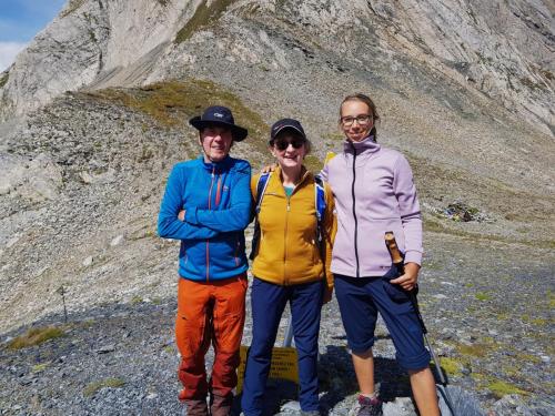 Photo de l'équipe des randonneurs au col du Névé de la Rousse